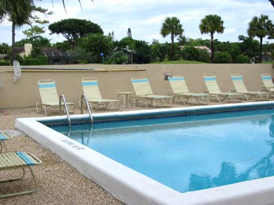 pool_golf_course_view